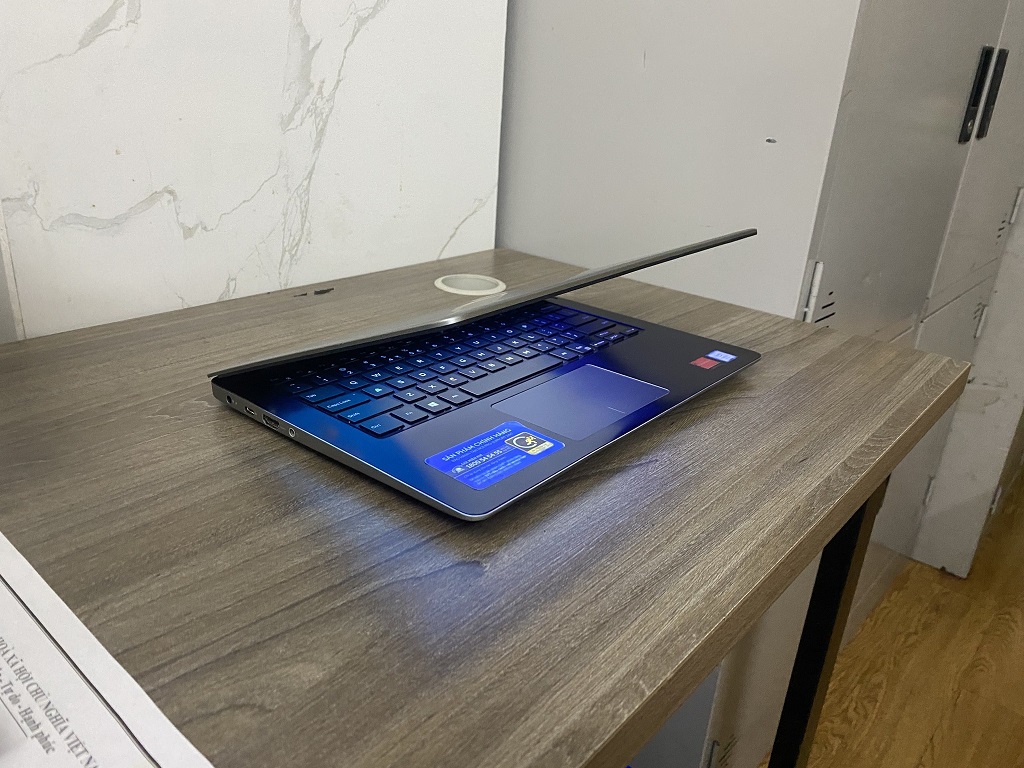 Laptop Dell Vostro V5370 cũ i5-8250U |8GB | 256G SSD | AMD M460 2G | 13.3